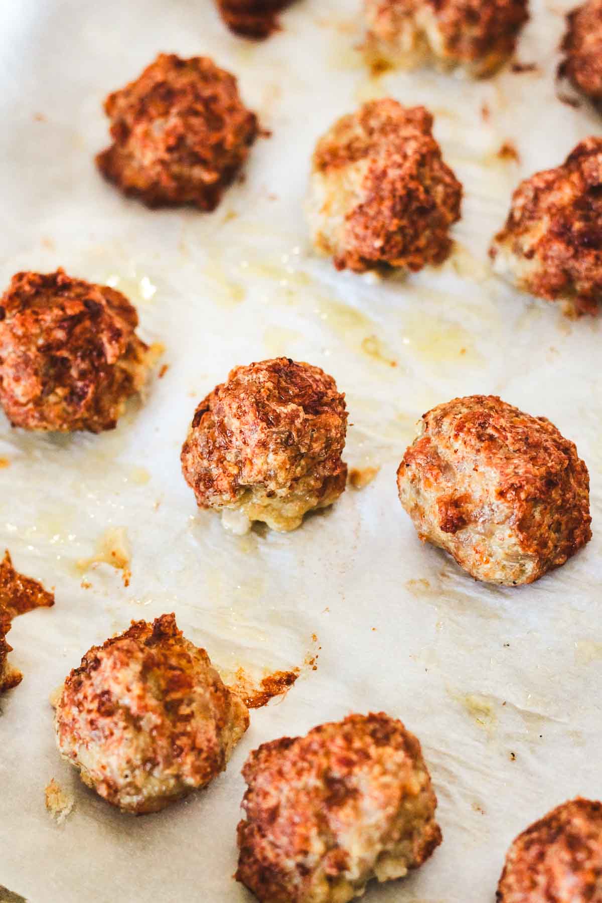 The finished baked chicken meatballs.