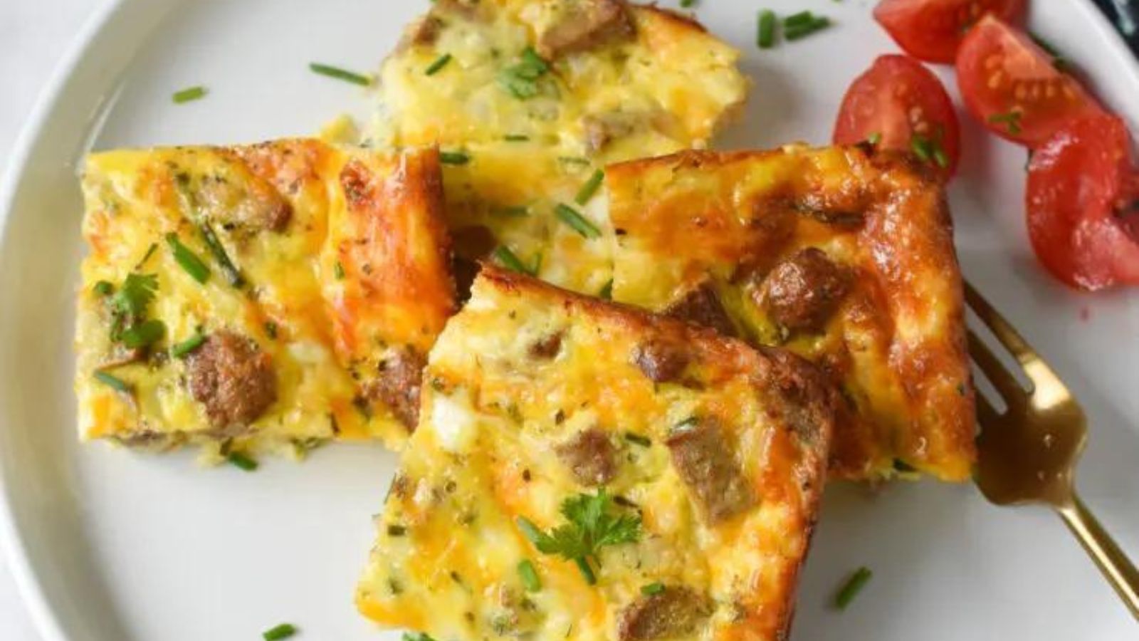 This dish combines eggs with creamy cottage cheese, flavorful Italian seasoning, savory turkey sausage, and a sprinkle of chives, creating the perfect cheesy baked egg delight.